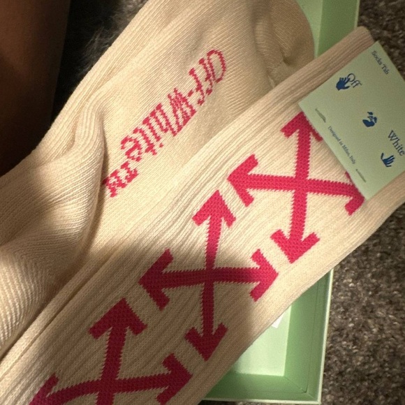 Off whites - Picture 1 of 1